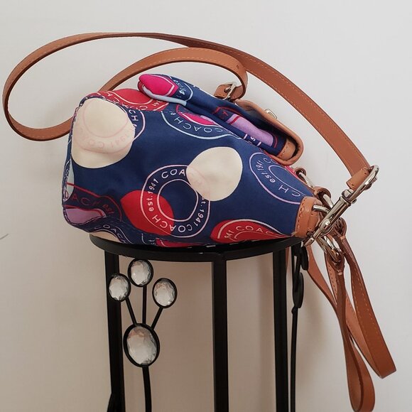 COACH SIGNATURE MULTICOLORED  CANVAS AND LEATHER CROSSBODY HAND BAG. N:L0926-F14 - Picture 6 of 11